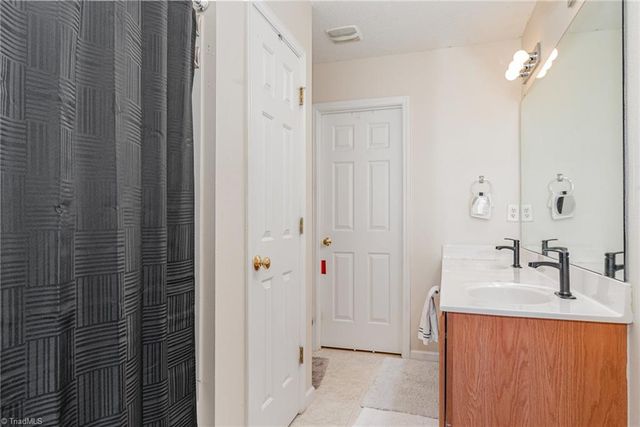 1123 Edinburgh Drive, Jamestown, NC 27282