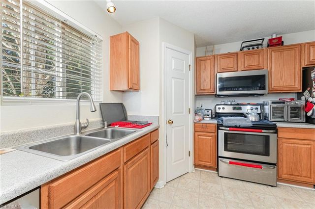 1123 Edinburgh Drive, Jamestown, NC 27282