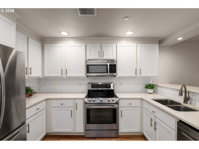 520 Se COLUMBIA RIVER Dr 317, Vancouver, WA 98661