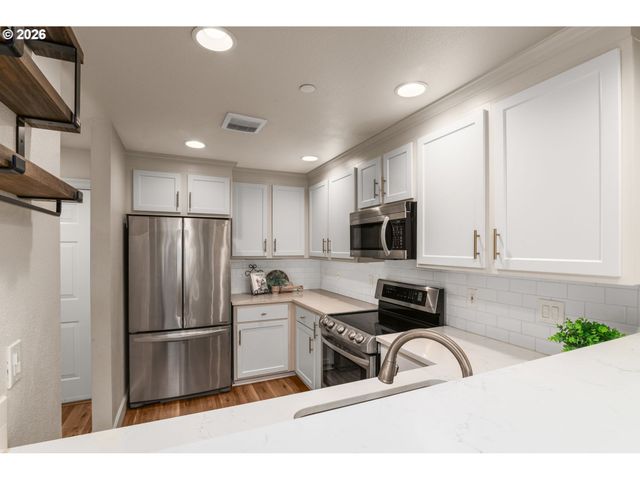 520 Se COLUMBIA RIVER Dr 317, Vancouver, WA 98661