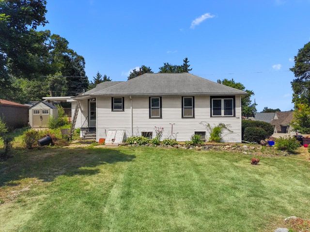 3404 Fischer DRIVE, Burlington, WI 53105