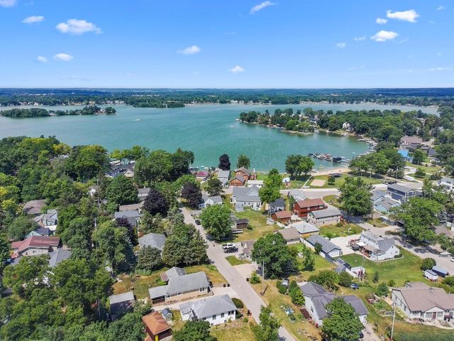 3404 Fischer DRIVE, Burlington, WI 53105