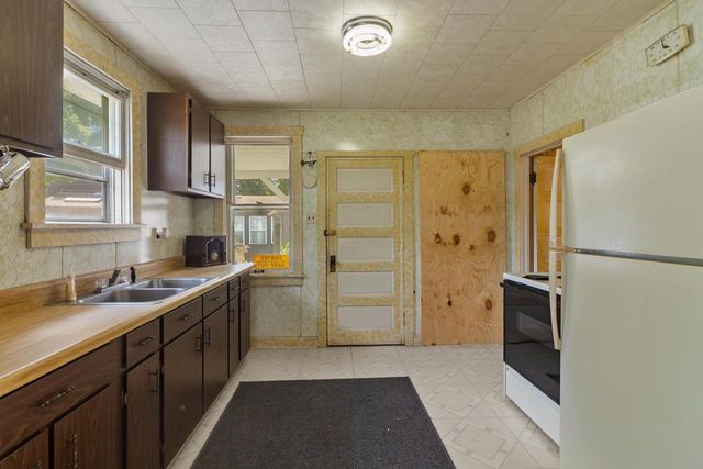 3404 Fischer DRIVE, Burlington, WI 53105