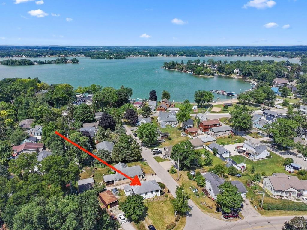 3404 Fischer DRIVE, Burlington, WI 53105