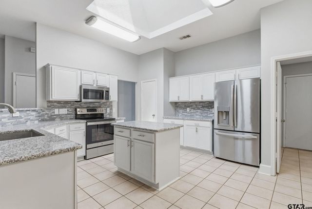 681 Frederick Cir., Flint, TX 75762