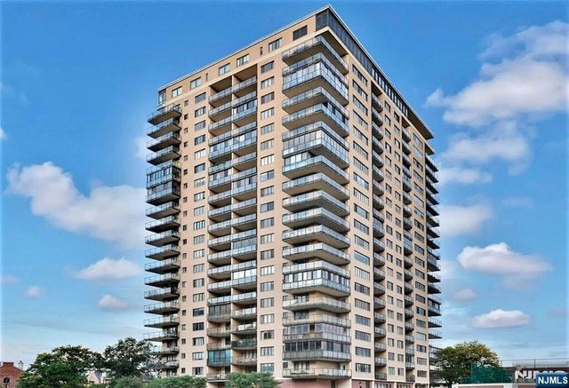 1203 River Road 21A, Edgewater, NJ 07020