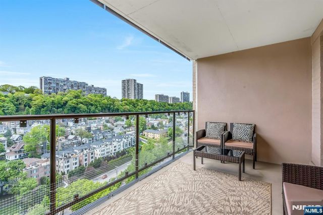 1203 River Road 21A, Edgewater, NJ 07020