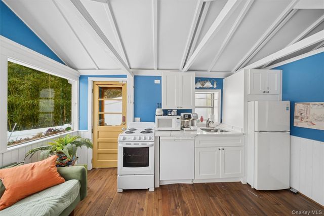 74 Richardson Avenue, East Hampton, NY 11937