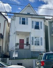 11 Barnert Pl, Paterson City, NJ 07522