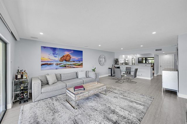 12870 Briarlake Drive 201, Palm Beach Gardens, FL 33418