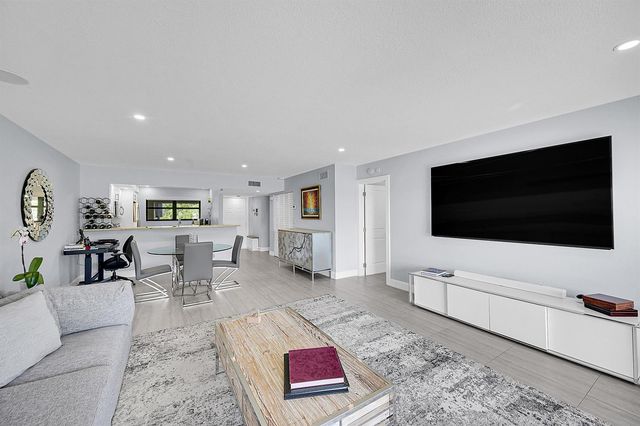 12870 Briarlake Drive 201, Palm Beach Gardens, FL 33418