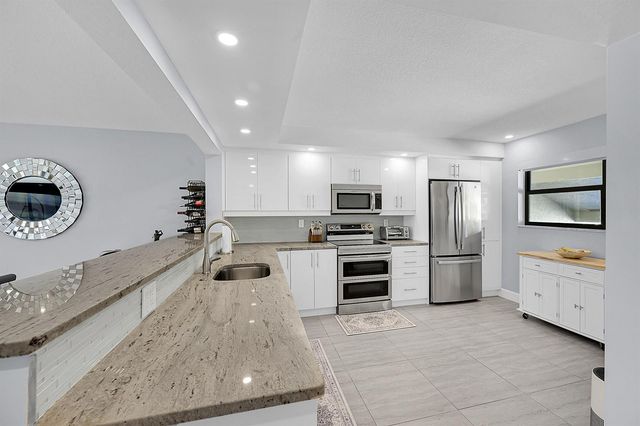 12870 Briarlake Drive 201, Palm Beach Gardens, FL 33418