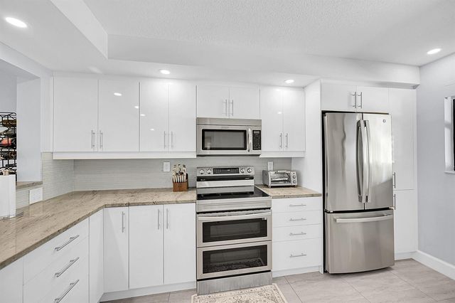 12870 Briarlake Drive 201, Palm Beach Gardens, FL 33418