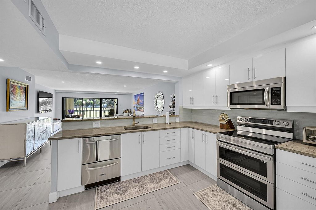 12870 Briarlake Drive 201, Palm Beach Gardens, FL 33418