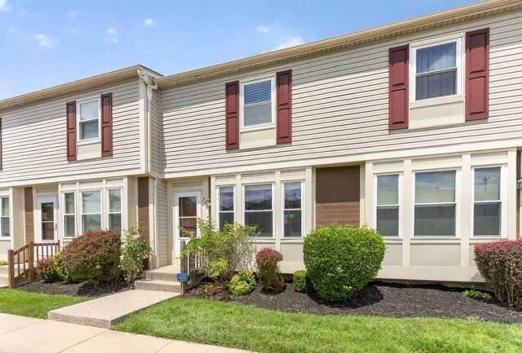756 Cap Lane, 17C, Worthington, OH 43085