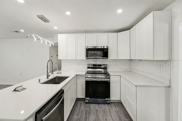 318 BATH STREET, Tarpon Springs, FL 34689