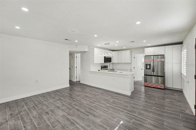 318 BATH STREET, Tarpon Springs, FL 34689