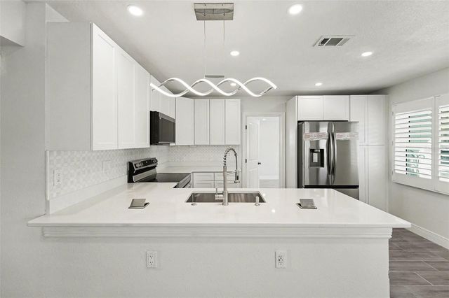 318 BATH STREET, Tarpon Springs, FL 34689