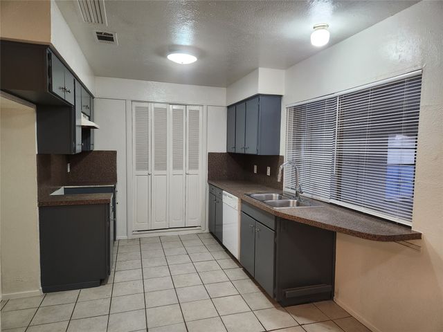 2654 Princeton Drive, Lancaster, TX 75134