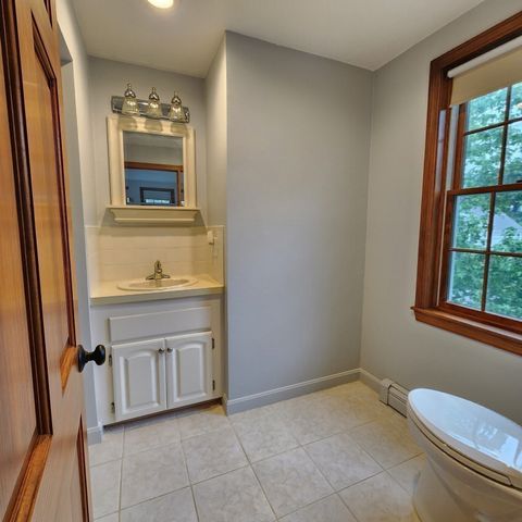 143 Abbey Gate Rd, Barnstable, MA 02635