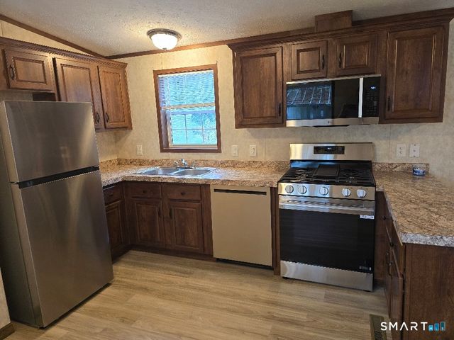 11 R And R Park, Killingly, CT 06241