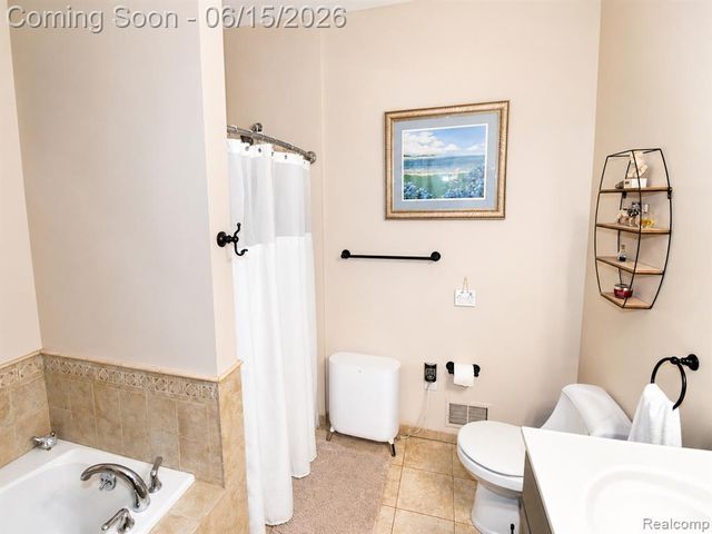 12390 Country Creek Drive, Goodrich, MI 48438