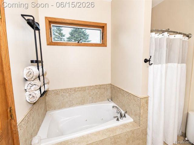 12390 Country Creek Drive, Goodrich, MI 48438