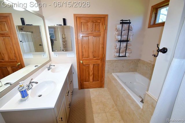 12390 Country Creek Drive, Goodrich, MI 48438