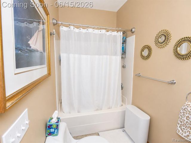 12390 Country Creek Drive, Goodrich, MI 48438
