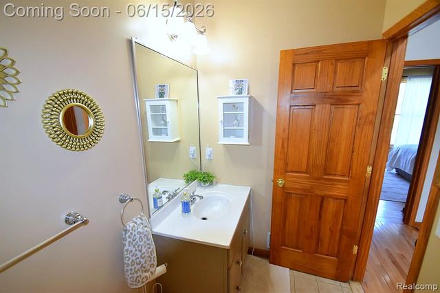 12390 Country Creek Drive, Goodrich, MI 48438