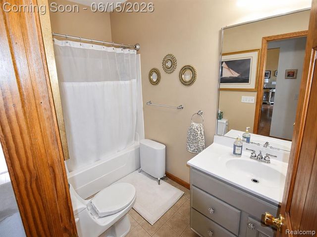 12390 Country Creek Drive, Goodrich, MI 48438