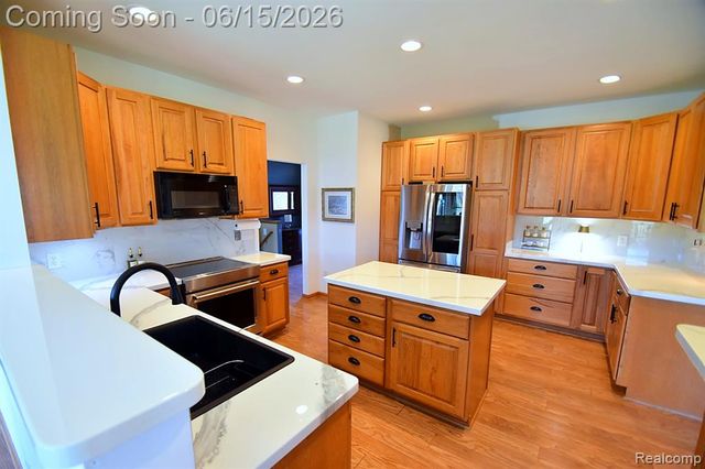 12390 Country Creek Drive, Goodrich, MI 48438