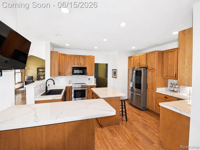 12390 Country Creek Drive, Goodrich, MI 48438