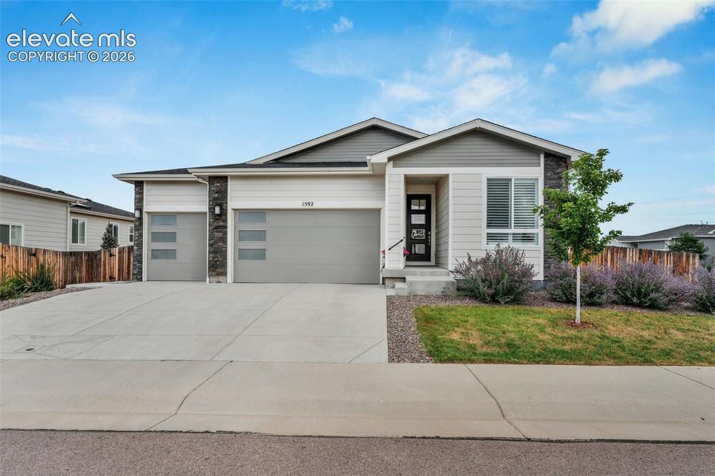 1592 Maggie Mae Lane, Castle Rock, CO 80104