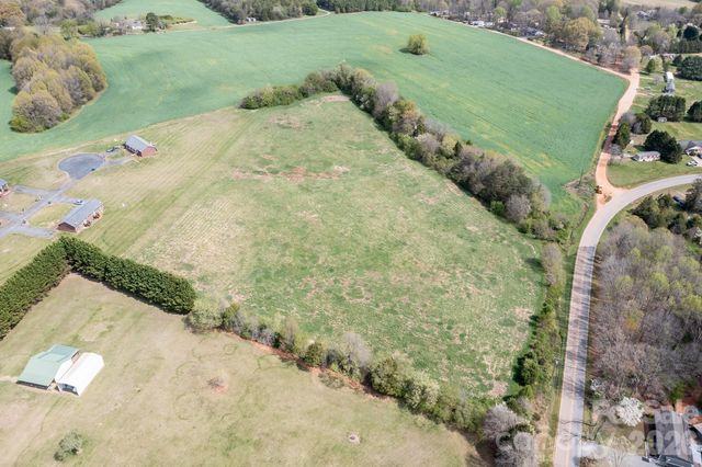 1727 Boggs Road, Claremont, NC 28610