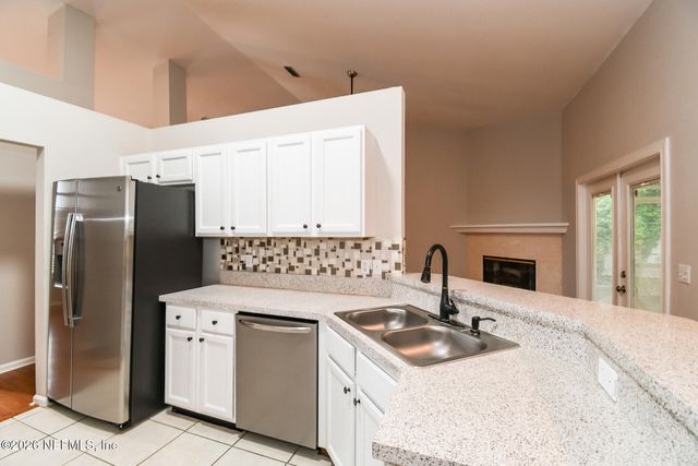 4234 EMERALD BAY Drive, Jacksonville, FL 32277