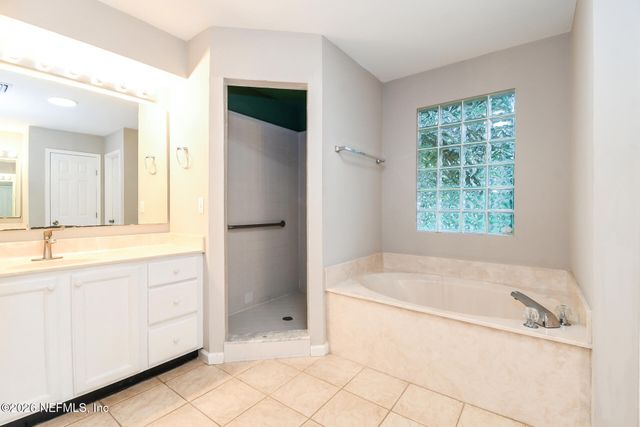 4234 EMERALD BAY Drive, Jacksonville, FL 32277