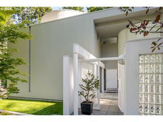 3232 Sw UPPER CASCADE Dr, Portland, OR 97205
