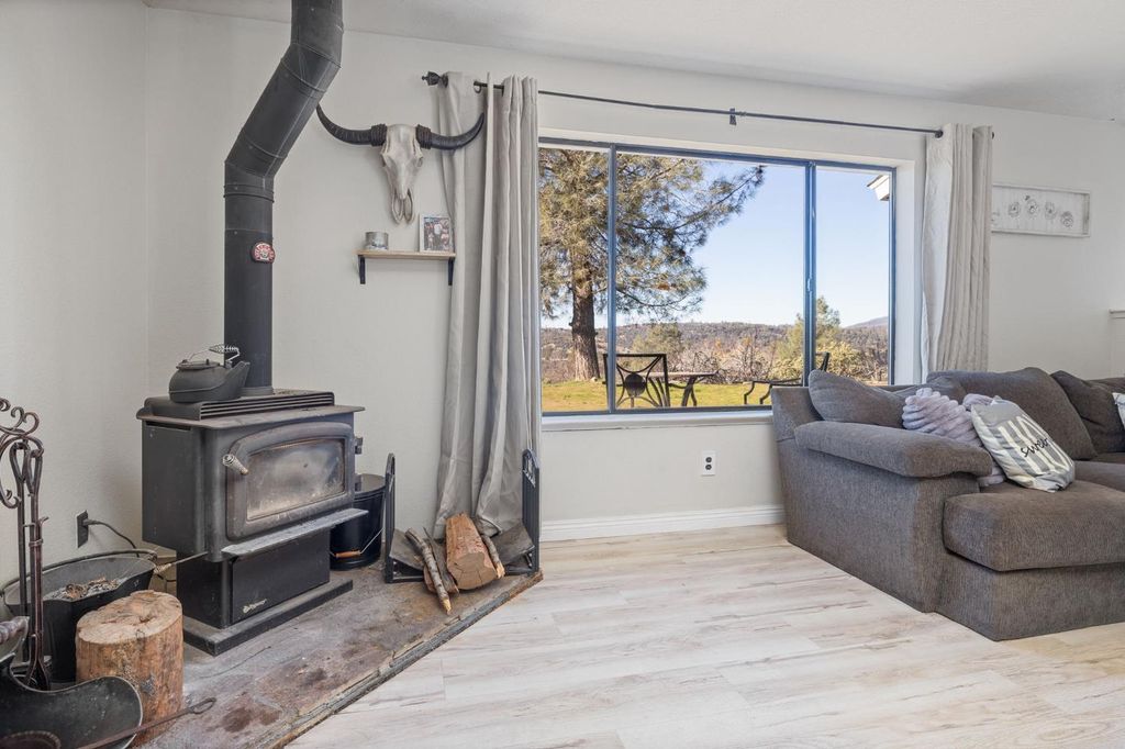 Image 15 of property listing at 33030 Road 233, North Fork, CA 93643