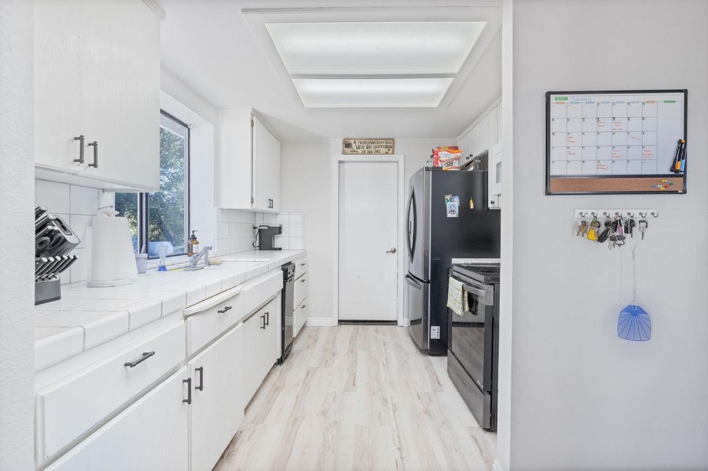 Image 17 of property listing at 33030 Road 233, North Fork, CA 93643