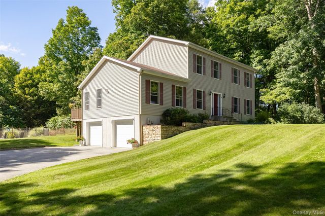 29 Balsam Road, Hyde Park, NY 12538