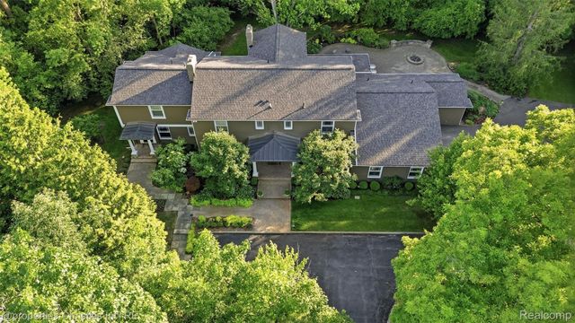 25235 Canterbury Road, Franklin Village, MI 48025