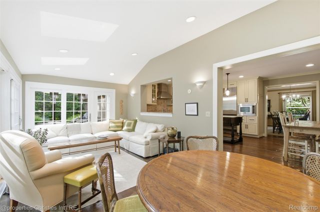 25235 Canterbury Road, Franklin Village, MI 48025