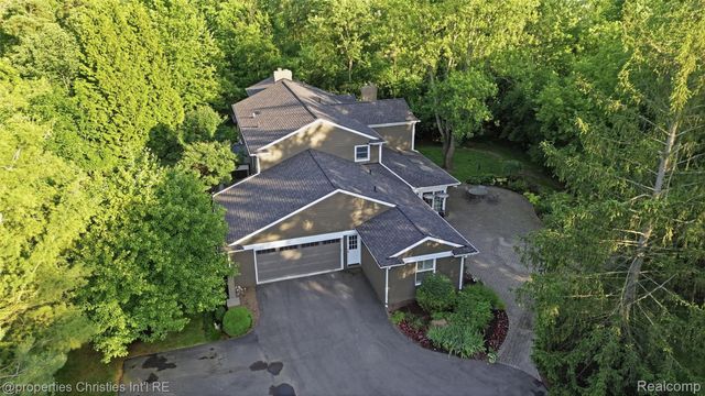 25235 Canterbury Road, Franklin Village, MI 48025