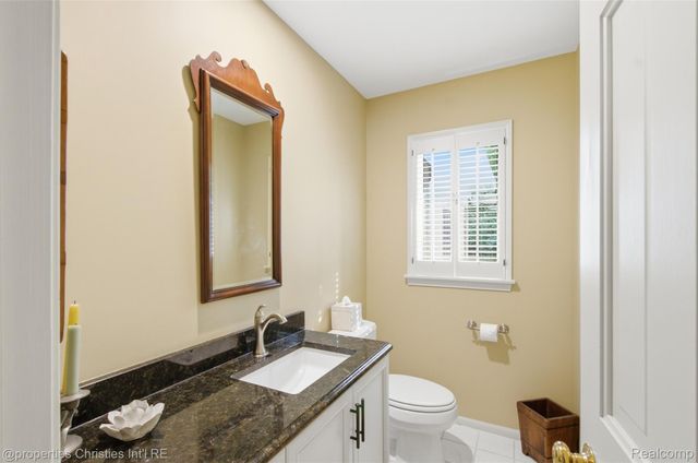 25235 Canterbury Road, Franklin Village, MI 48025