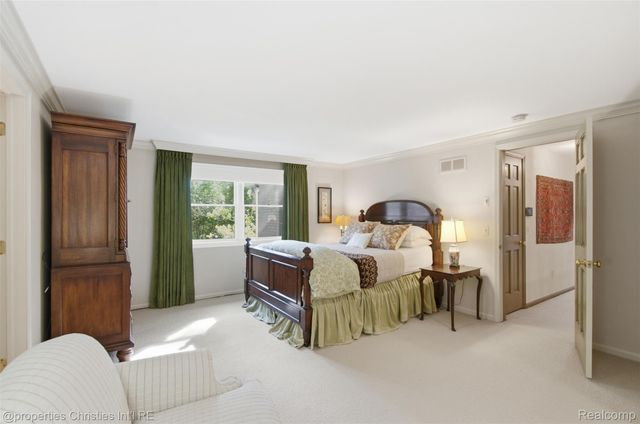 25235 Canterbury Road, Franklin Village, MI 48025