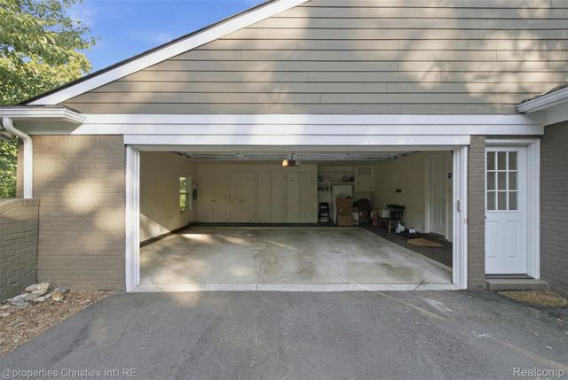 25235 Canterbury Road, Franklin Village, MI 48025