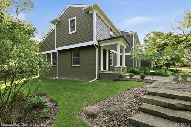25235 Canterbury Road, Franklin Village, MI 48025