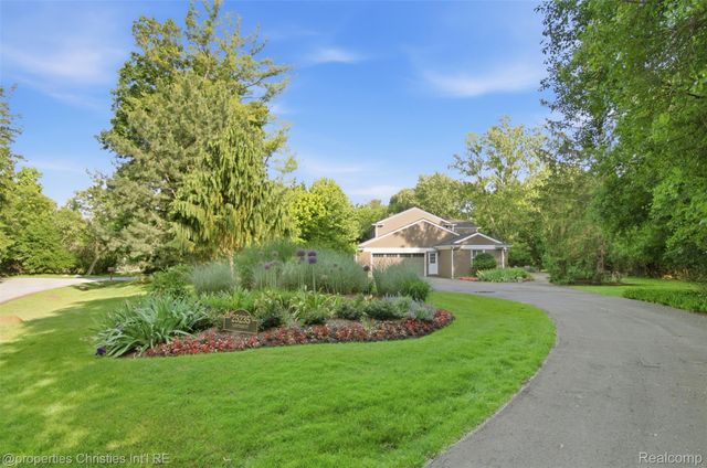 25235 Canterbury Road, Franklin Village, MI 48025