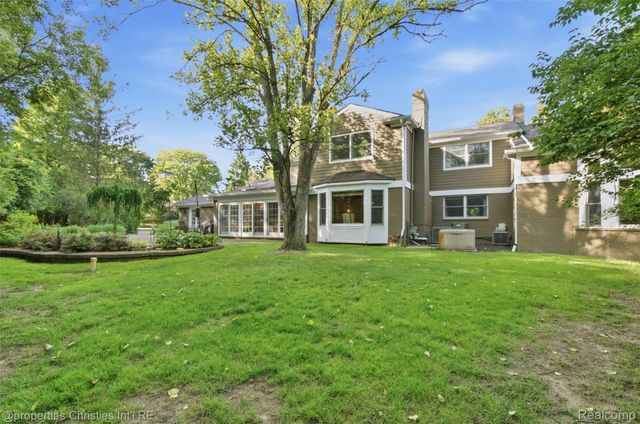 25235 Canterbury Road, Franklin Village, MI 48025